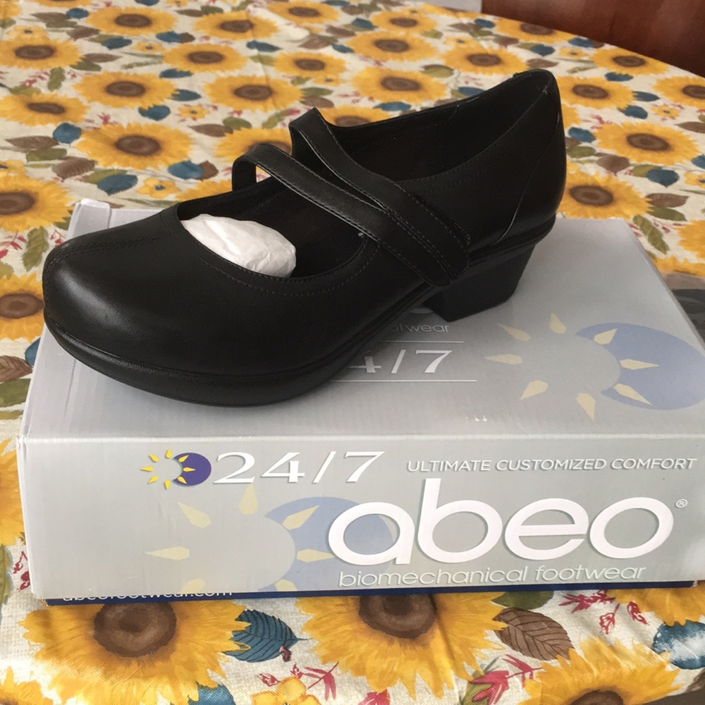 Abeo Cameo Mary Janes 8 runs large